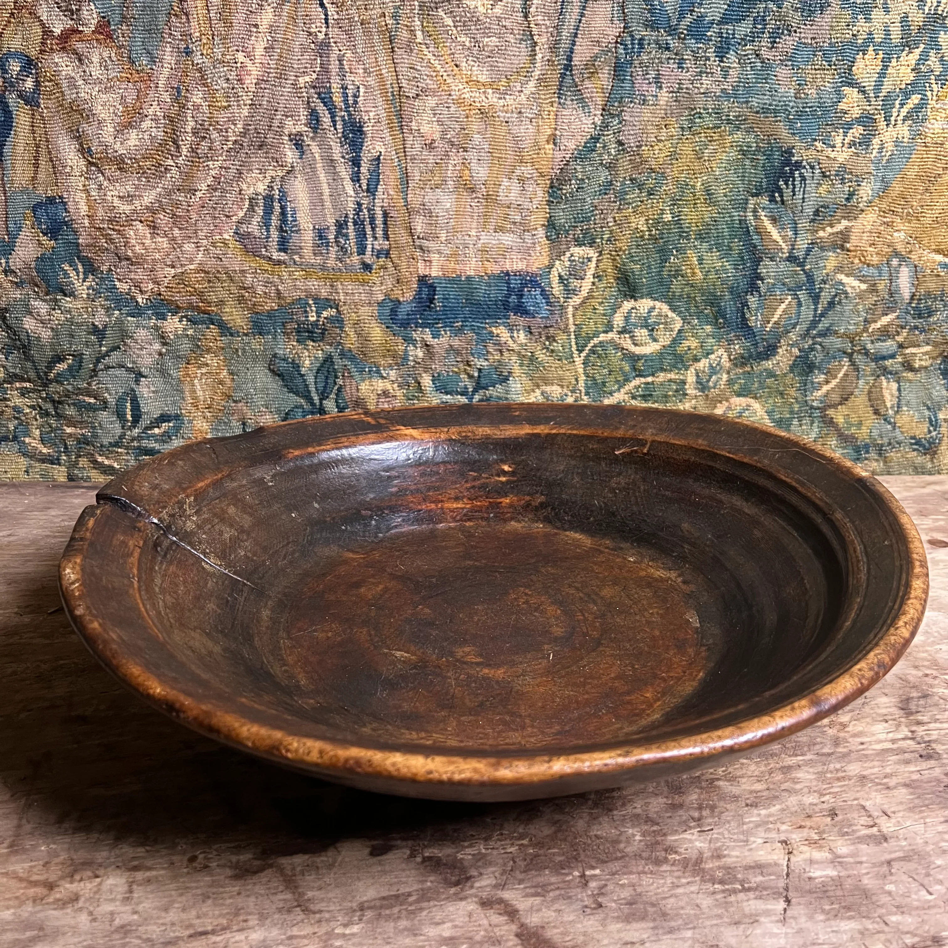 An Early English Turned Applewood Dairy Bowl, Late 17th or earlier - Image 16