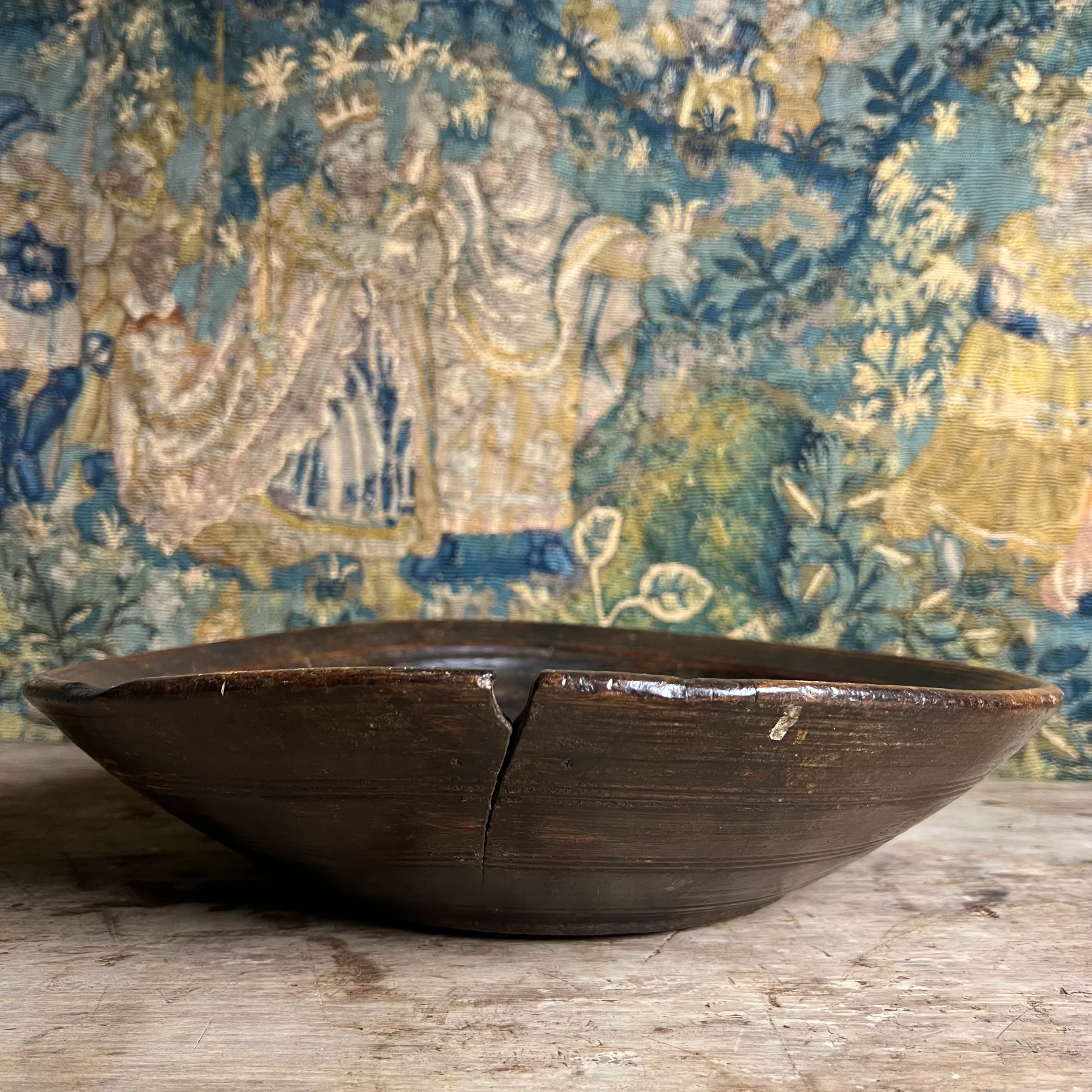 An Early English Turned Applewood Dairy Bowl, Late 17th or earlier - Image 7